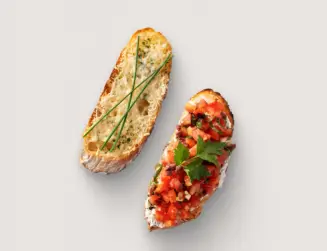 Брускетты с артишоками и вялеными томатами