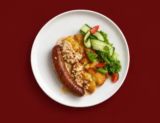 Картофельный крокет с колбаской и сливочно-перечным соусом