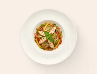 Фунчоза с курицей и овощами