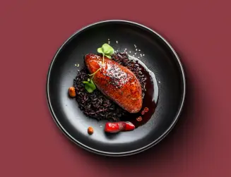 Стейк из утки с черным рисом