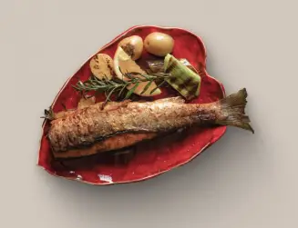 Голец с апельсинами на гриле