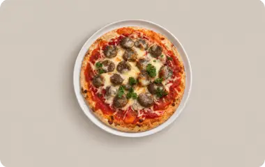 Пицца минутка на тортилье с колбасками и томатами