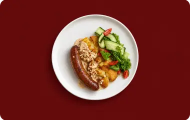 Картофельный крокет с колбаской и сливочно-перечным соусом